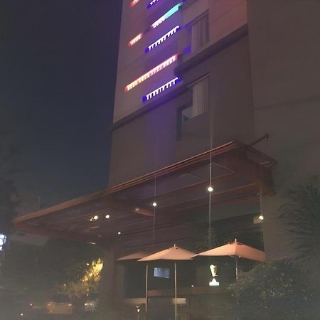G Suites Hotel By Amithya Surabaya Eksteriør bilde
