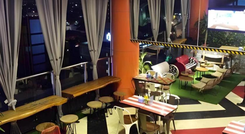 G Suites Hotel By Amithya Surabaya Eksteriør bilde